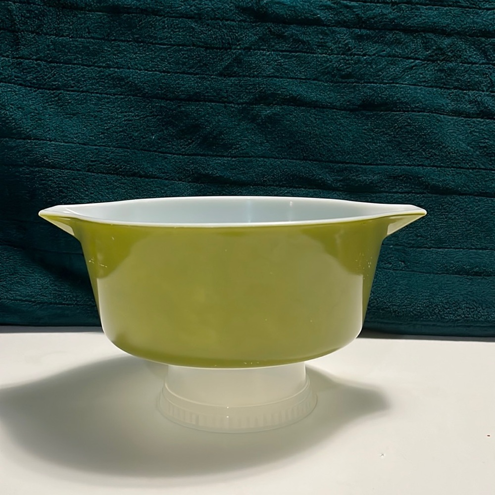 Pyrex Verde Green 2.5 QT casserole dish